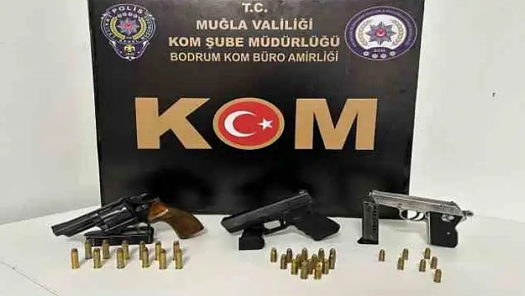 TEYP İÇERİSİNDE 3 TABANCA ELE GEÇİRİLDİ