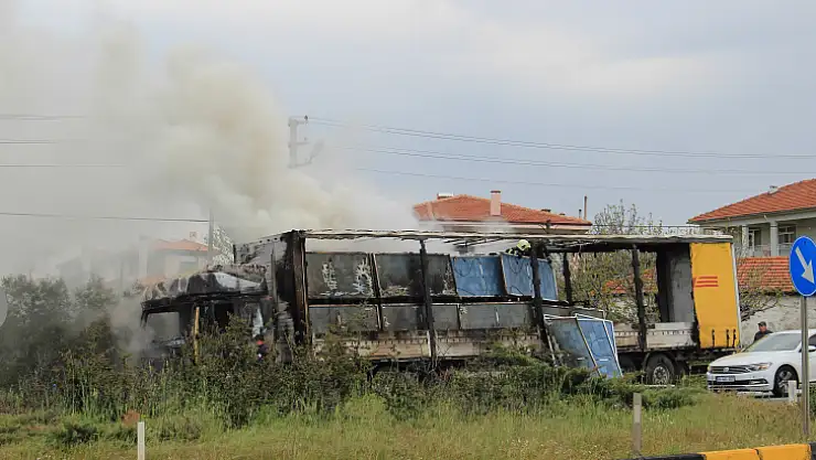 Tır milyon dolarlık yükü ile birlikte yandı