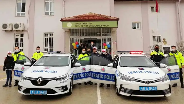 Trafik polisleri engelli öğrencilerle bir araya geldi