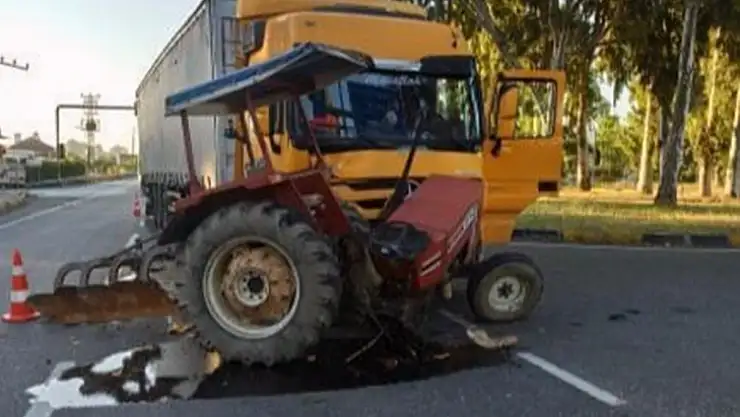 Traktör ile Tır kazası ucuz atlatıldı