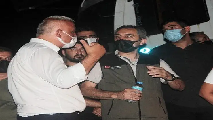 Turizm Bakanı Ersoy, 'yangın yerleşim yerlerinden uzakta'