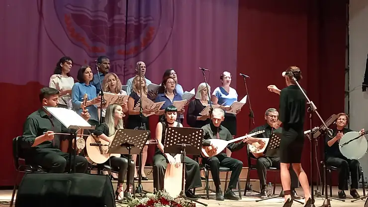 Türk Halk Müziği Konseri Büyük Alkış Aldı