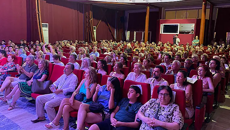 Türkçe Pop Müzik Konseri Fethiye'de İlgi Gördü