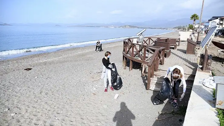 Üç ton çöp topladılar