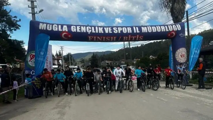 Ula'da 150 sporcu ile bisiklet yarışması gerçekleştirildi