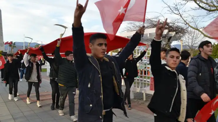 ÜLKÜ OCAKLARINDAN ŞEHİTLER İÇİN SAYGI YÜRÜYÜŞÜ