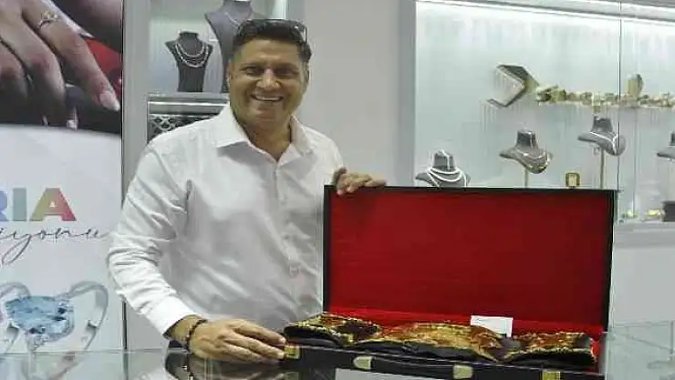 ÜNLÜ MODEL TÜLİN ŞAHİN FETHİYE'DE AÇILIŞA KATILDI