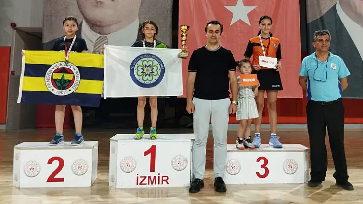 Üstündağ, 100. Yıl Minikler U-11 minik kızlar Türkiye Şampiyonu