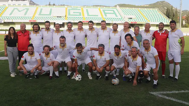 Vali Akbıyık 100.Yıla Özel Maçta Forma Giydi