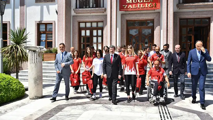 Vali Orhan TAVLI şampiyon gençlerle bir araya geldi