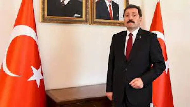 Vali Tavlı, '2022 Tüm İnsanlığa Hayırlar Getirsin'