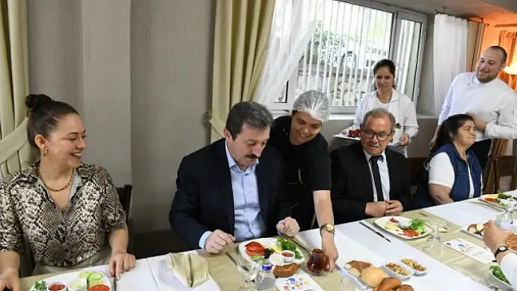 Vali Tavlı Mutfakta Özel Bireylerle Bir Araya Geldi