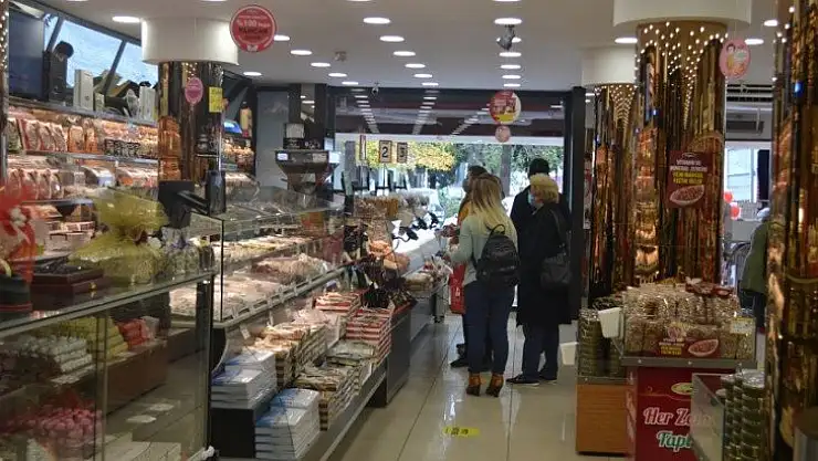 Vatandaşlar yılbaşı için paket paket çerez aldı