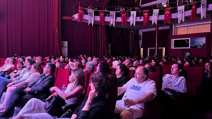 'Vay Başımıza Gelenler' Oyunu Seyirciden Tam Not Aldı