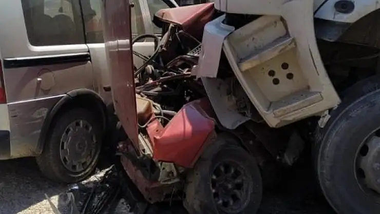 Vidanjör, park halindeki 8 araca çarptı