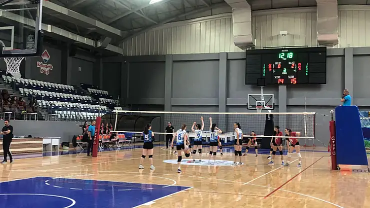 Voleybol küçük kızlar grup eleme müsabakaları başladı