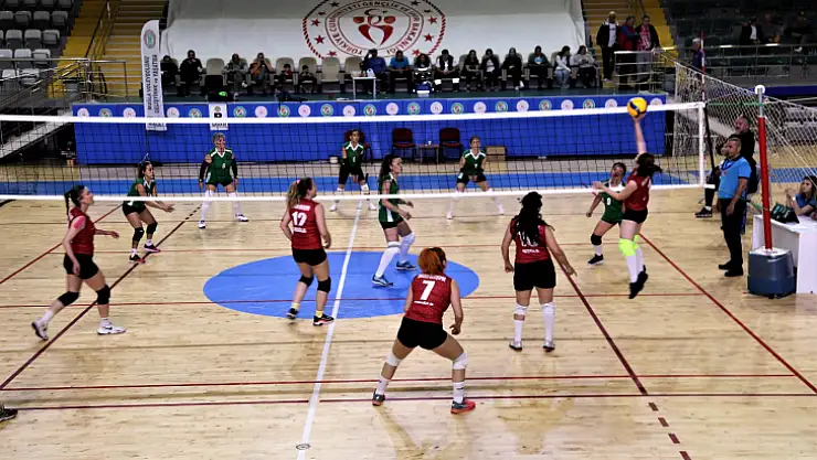 Voleybol Turnuvası Ünal Türer Anı Kupası Şampiyonası Başladı