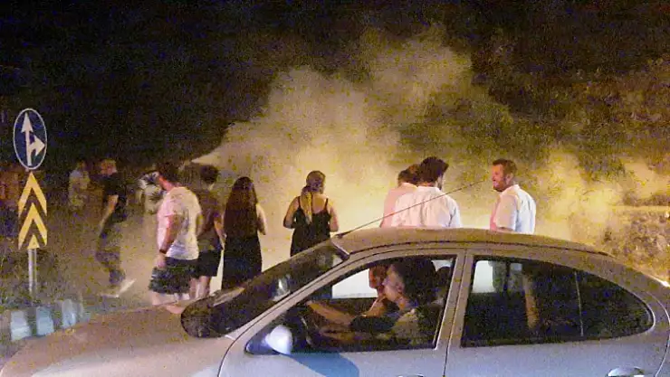 Yangına müdahale vatandaşlar tarafından alkışlandı