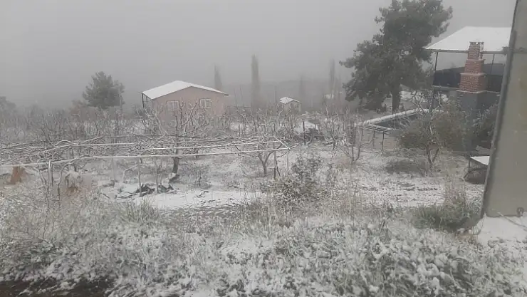 Yaylalara Kar Yağdı