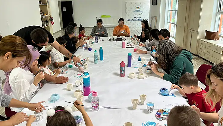 Yaz Döneminde Anneler Ve Çocuklar Sanat Atölyesinde Buluştu