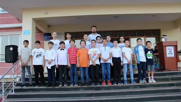 Yaz Kur'an Kursu'na katılan öğrenciler ödüllendirildiler