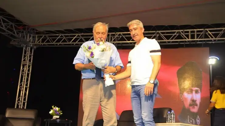 Yazar Ortaylı: 'Bol Bol Kitap Okuyun'