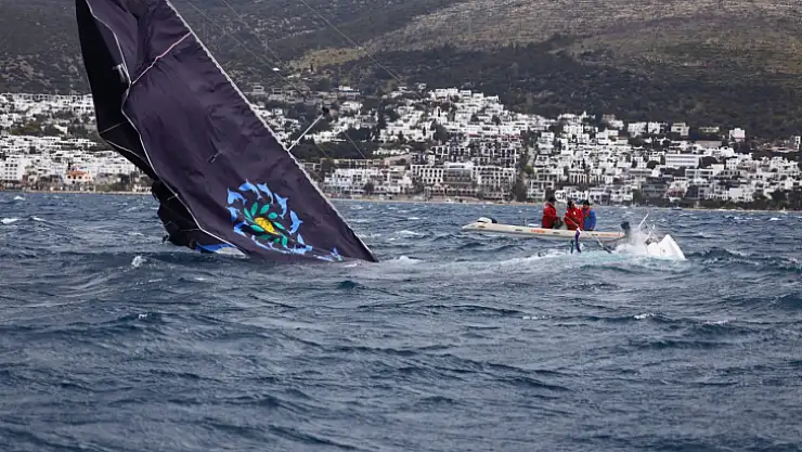 YELKEN YARIŞLARINDA TEKNELER ÇARPIŞTI, 1 TEKNE BATTI, 7 TEKNE HASAR ALDI