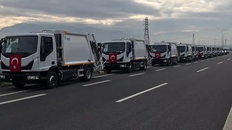 Yeni çöp kamyonları ilçeye geldi