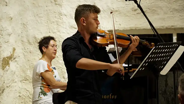 Yetenekli Kemancılar Alkış Aldı