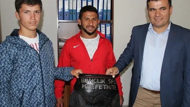 YİĞİT'DEN BAŞARILI GÜREŞÇİYE  KISPET