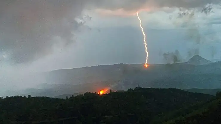 yıldırım kaynaklı yangın