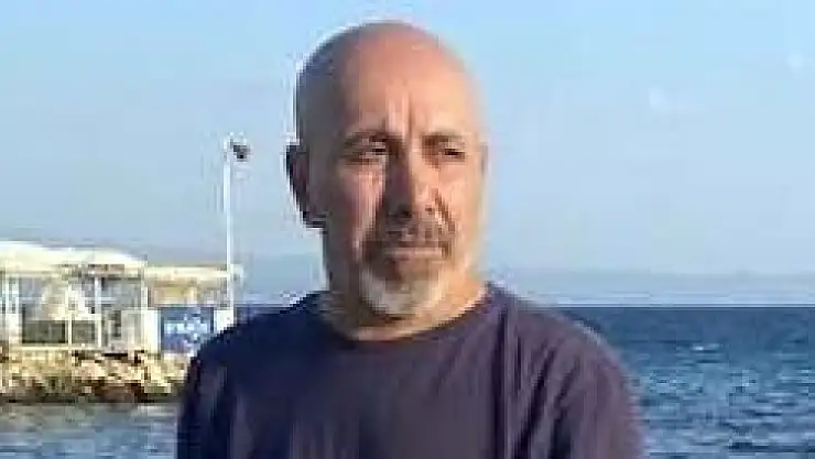 Yol kenarındaki ağaca çarpan otomobilin sürücüsü hayatını kaybetti