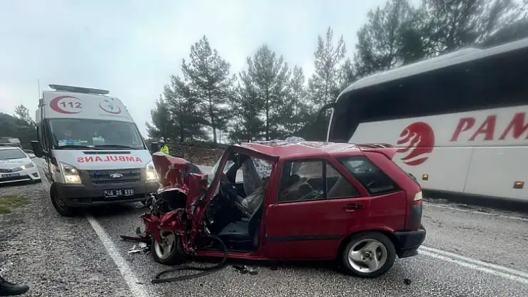 Yolcu otobüsü ile otomobil çarpıştı: 2 ölü