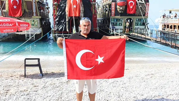 Yolcu Teknelerinde Zafer Bayramı Coşkusu 