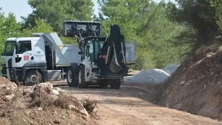 YOLLAR 4 KOLDAN ASFALTA HAZIRLANIYOR