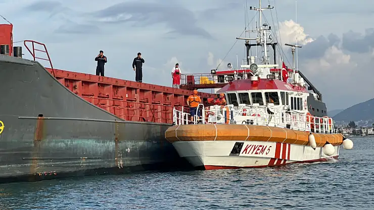 Yük gemisi patladı 4 kişi yaralandı