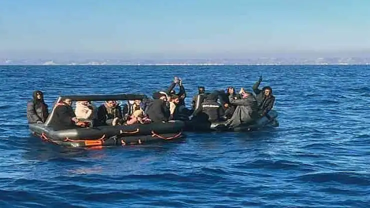 YUNANİSTAN'IN ÖLÜME İTTİĞİ 82 GÖÇMEN KURTARILDI