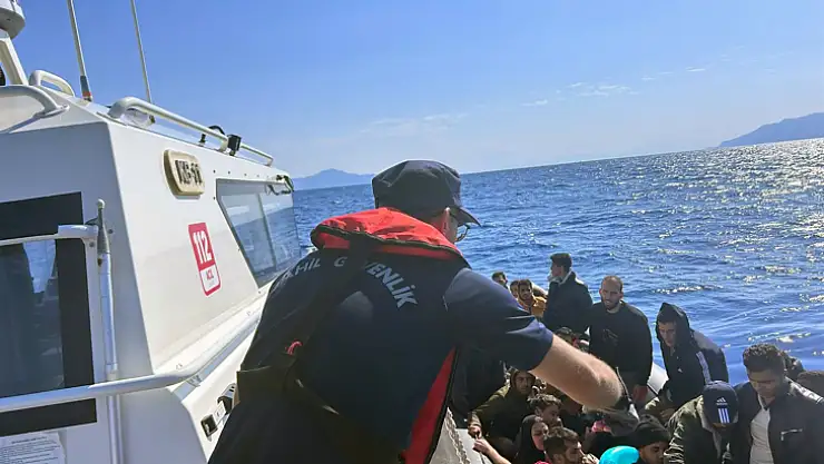 Yunanlıların ölüme ittiği 69 düzensiz göçmen kurtarıldı