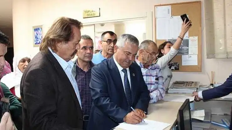 'YUSUF ÇAYLI'   ADAY ADAYI  MÜRACAATINI  YAPTI