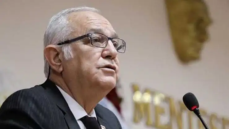 Zeybekoğlu, gelecek gençliğin ellerinde