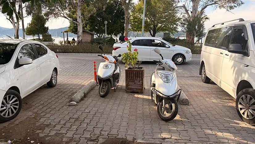 Bahriye Üçok Parkı girişindeki motorlar tepkiye neden oldu