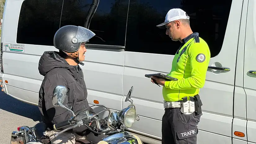 Fethiye'de Mustafa Kemal Bulvarı'nda trafik uygulaması: Ehliyetsiz sürücülere geçit yok