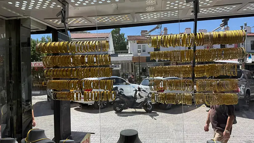 Fethiye'de Zincir ve Bileziklere Yoğun Talep