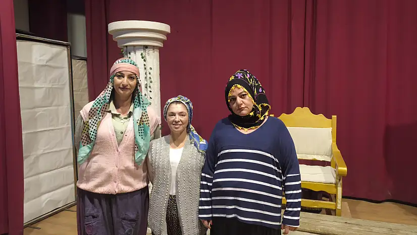 Fethiye Ege Sen Sanat Derneği'nin ilk oyunu 'Aşk Grevi' seyircisini bekliyor