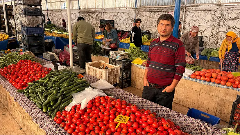 Fethiye Salı Pazarı'nda meyve ve sebze satışları durgun