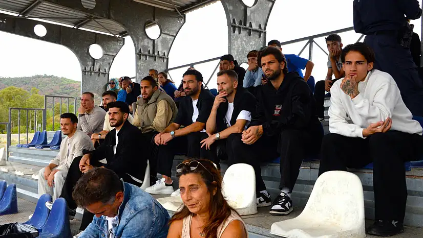 Fethiyesporlu futbolcular gençleri yalnız bırakmadı