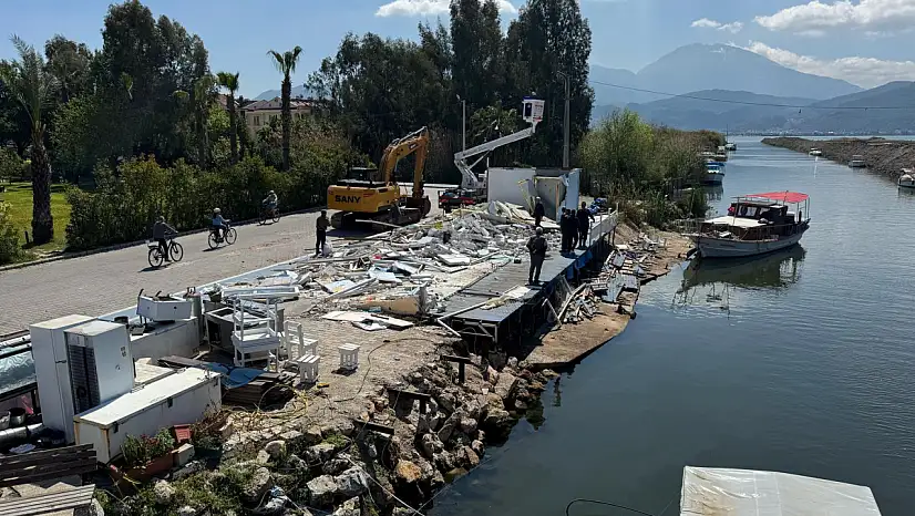 Kaçak su ürünleri kooperatifine yıkım işlemi