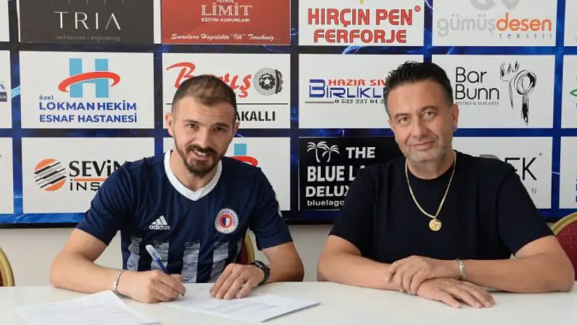 Uğur Ayhan Resmen İmzayı Attı