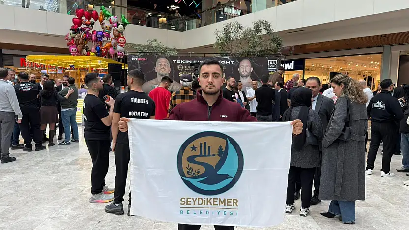 Emirhan Kaşlı 6. profesyonel maçı öncesi Fethiye AVM'de sporseverlerle buluştu