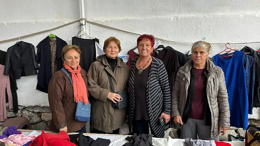 Fethiye'de yardımlaşma ruhu: FETAV standıyla öğrencilere burs sağlıyor